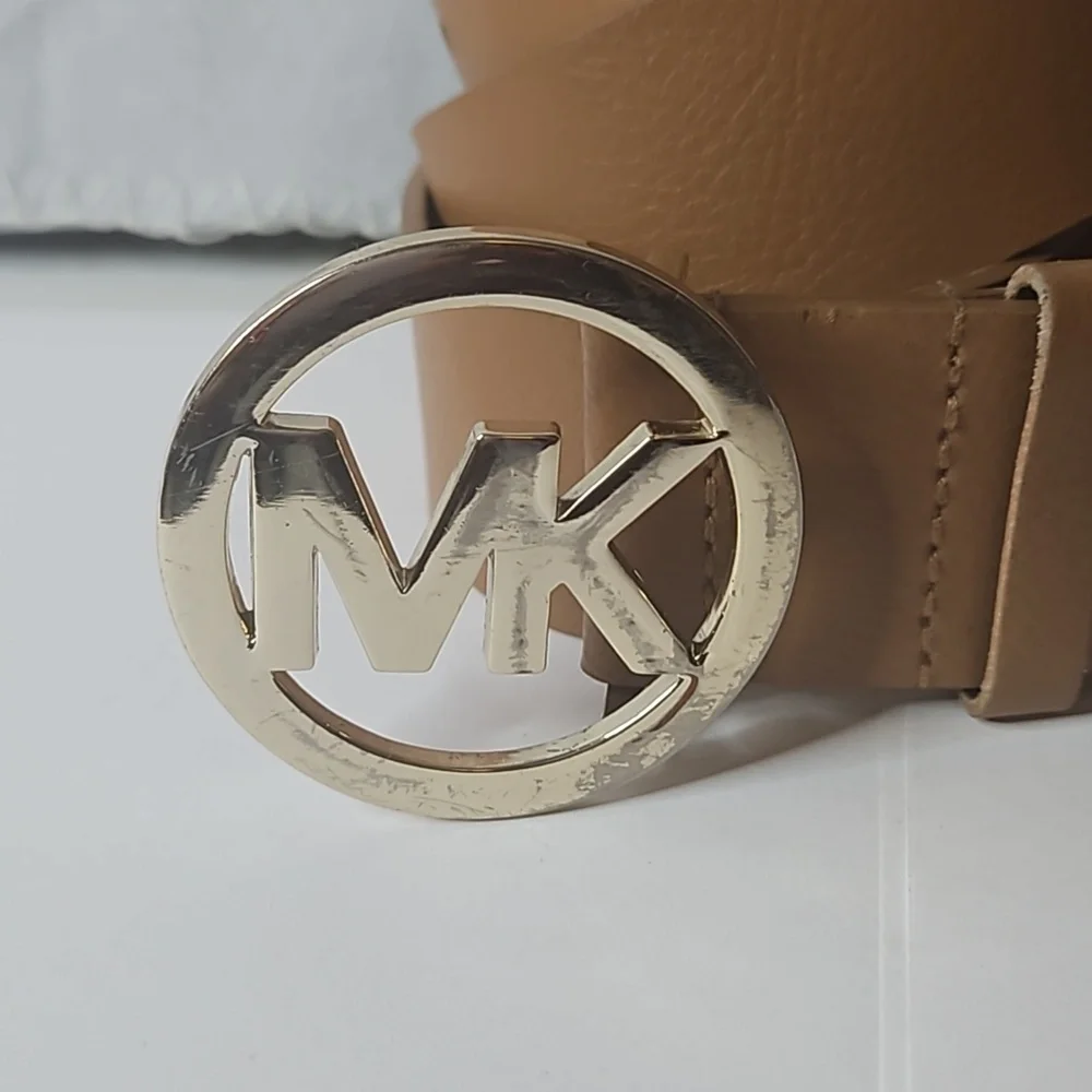 Michael Michael Kors  Genuine Leather sz M Tan with Gold hardwear  Pre-owned